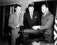 Davy_Crockett_bomb U.S. officials view a W54 nuclear warhead (with a 10 or 20 ton explosive yield) as used on the Davy Crockett recoilless gun.