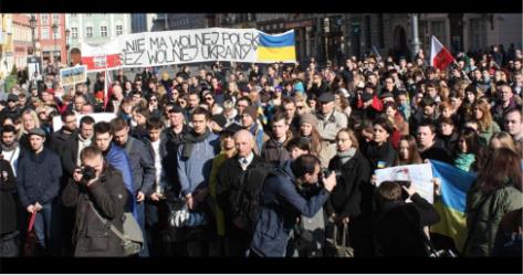 Original photograph of the rally before being doctored by Kresy (Source: Niezależna.pl)