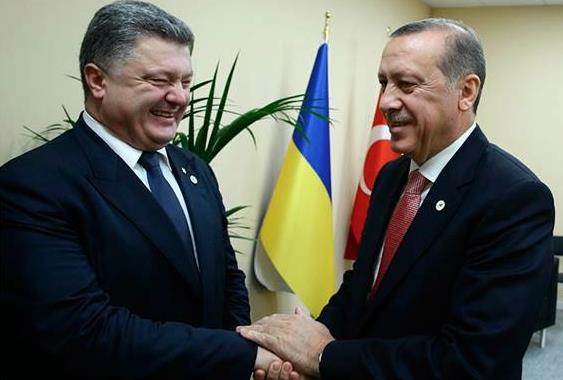 Photograph of Mr. Poroshenko with Turkish President Recep Tayyip Erdoğan that accompanied the controversial report about the Kherson region (Source: Pradva.ru)