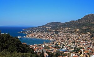 Vathy, capital of Samos, Greece. Photo by Pe-sa, Wikipedia Commons.