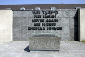 A memorial at Dachau Concentration Camp, 2004. (Source: Forrest R. Whitesides/ Wikimedia)