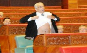 MP showing his naked belly in the Parliament to prove in Moroccan fashion that he is not corrupt