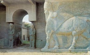 A lamassu at the North West Palace of Ashurnasirpal II before destruction in 2015, south of Mosul, Iraq. Photo by M.chohan, Wikipedia Commons.