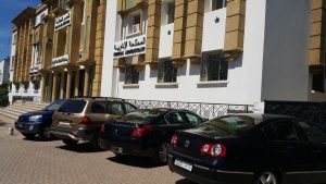 Cars occupy illegally the sidewalk near the Administrative Tribunal in Hassan, Rabat (Photo: M. Chtatou)