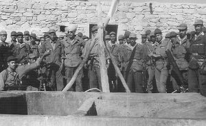 Algerian rebel fighters in the mountains. Photo Credit: Fayeqalnatour, Wikipedia Commons