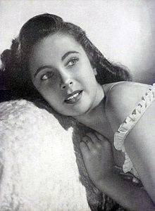 Elizabeth_Taylor_Argentinean_Magazine_AD Taylor photographed for Argentinean Magazine in 1947