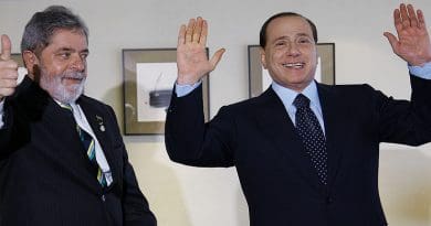 Berlusconi joking at the expense of the former President of Brazil Luiz Inacio Lula da Silva