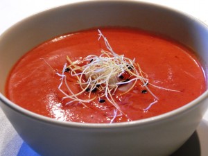 Scientists recommend eating gazpacho as soon as it is prepared. Image: Javier Lastra.
