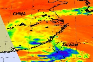 AIRS infrared image captured on Aug. 31 at 1:05 EDT, shows Nanmadol was dissipating quickly over mainland China with the lack of high, thunderstorm clouds (blue). Most of the remnants of Nanmadol are lower, warmer clouds (green). Credit: NASA/JPL, Ed Olsen 