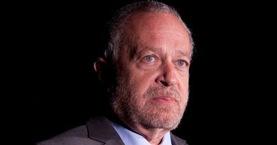 Robert Reich: Why Billionaires Don’t Really Like Capitalism – OpEd Robert Reich. Photo by Mike Edrington, Wikipedia Commons.