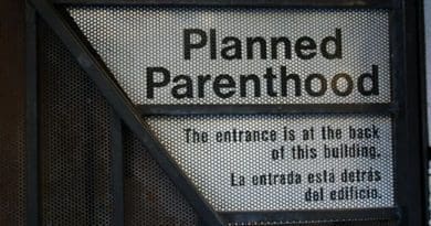 Planned Parenthood. Credit: Steve Rhoades via flickr (CC BY-NC-SA 2.0).