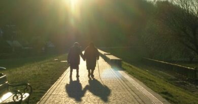 Elderly Alzheimer's couple