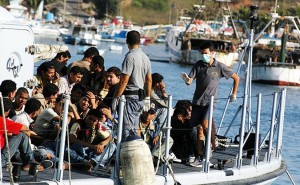 Migrants arriving on the Island of Lampedusa in August 2007. Photo by Sara Prestianni / noborder network, Wikipedia Commons.