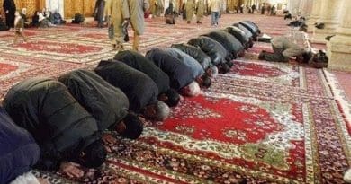 by Antonio Muslims praying. Photo by by Antonio Melina/Agência Brasil, Wikipedia Commons.Melina/Agência Brasil