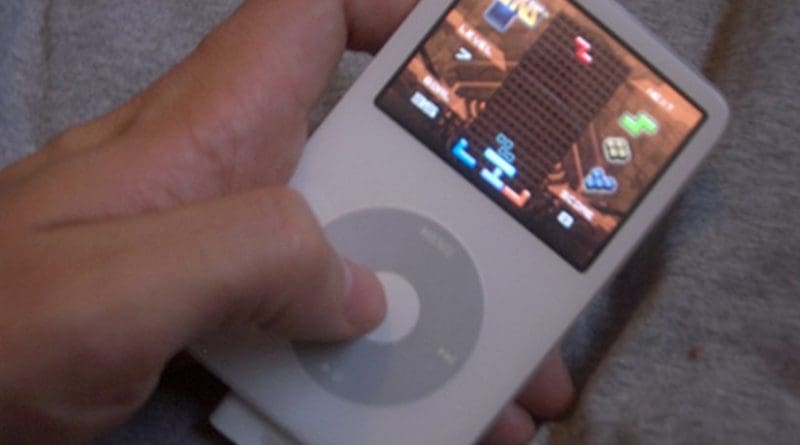 Playing Tetris on iPod. Photo by Dan Taylor, Wikipedia Commons.