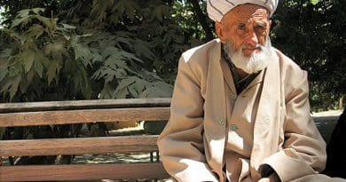 Elderly man from central Uzbekistan. Photo by Lageroth, Wikipedia Commons.
