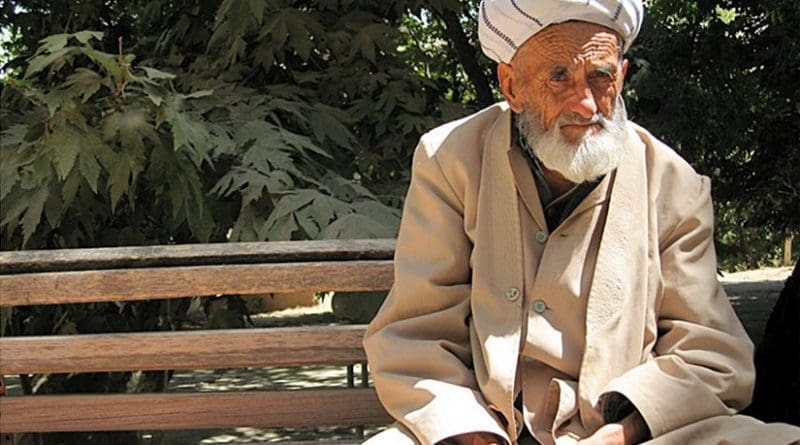 Elderly man from central Uzbekistan. Photo by Lageroth, Wikipedia Commons.