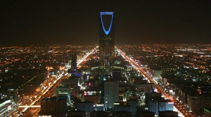 Kingdom Centre, Riyadh, Saudi Arabia. Photo by BroadArrow, Wikipedia Commons.