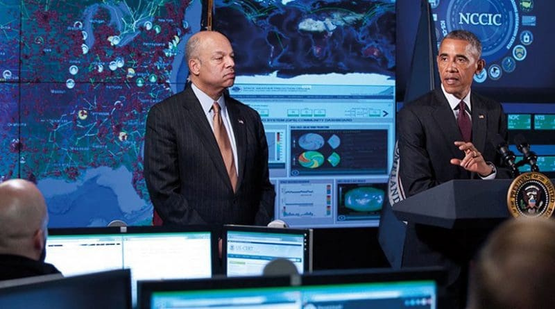 Secretary of Homeland Security Jeh Johnson hosts President Obama at National Cybersecurity and Communications Integration Center (DHS/Barry Bahler)