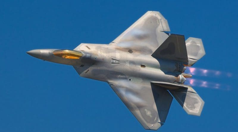 A US F-22 Raptor. Photo by Rob Shenk, Wikipedia Commons.