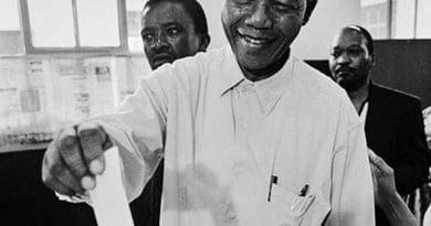 Nelson Mandela votes in the 1994 South Africa presidential elections. Photo by Paul Weinberg, Wikipedia Commons.