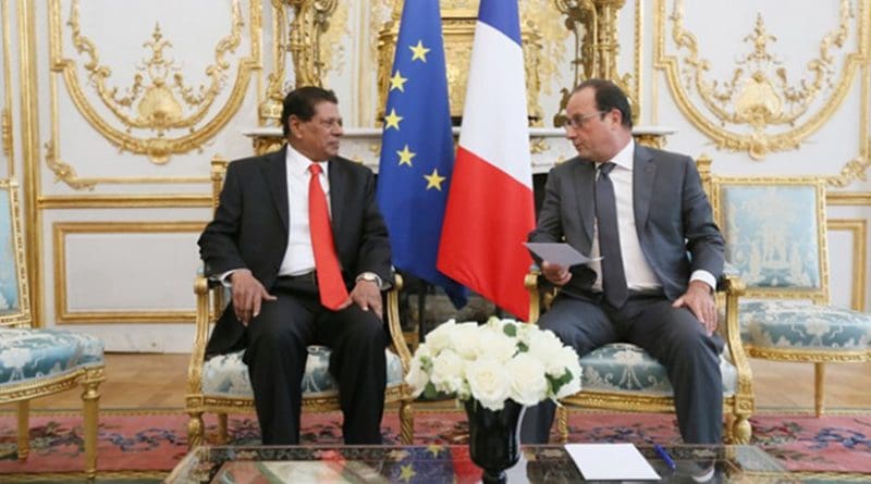 Ambassador of Sri Lanka, Tilak Ranaviraja presents his Letter of Credentials to the President of France François Hollande. Photo Credit: Sri Lanka government