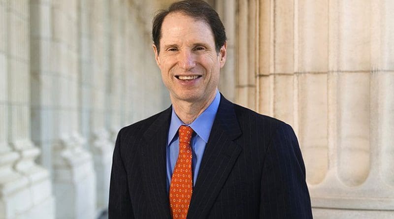 Official portrait of United States Senator Ron Wyden.