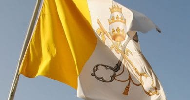 Vatican flag. Photo by Leandro Neumann Ciuffo, Wikimedia Commons.