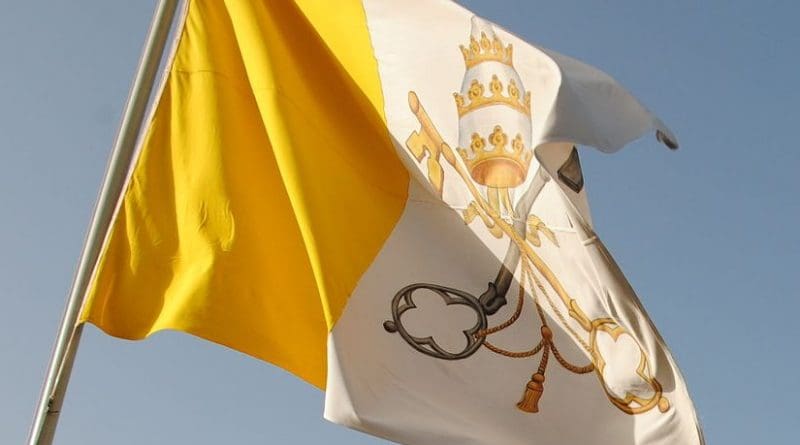 Vatican flag. Photo by Leandro Neumann Ciuffo, Wikimedia Commons.