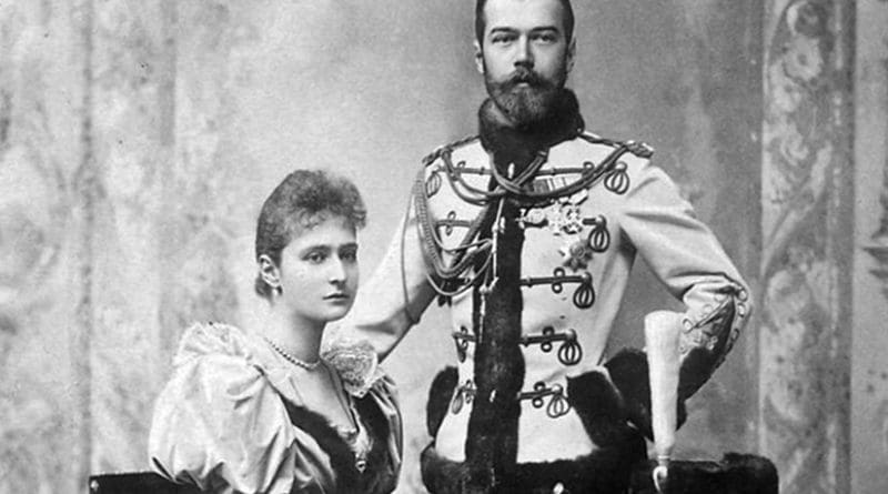 Official engagement photograph of Nicholas II and Alexandra. Photo by Eduard Uhlenhuth, Wikipedia Commons.