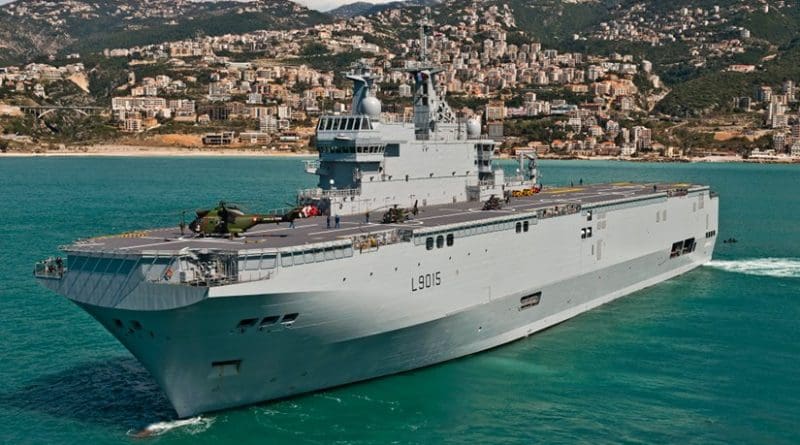 Mistral class amphibious assault ship, the BPC Dixmude (L9015). Photo by Simon Ghesquiere/Marine Nationale, Wikipedia Commons.