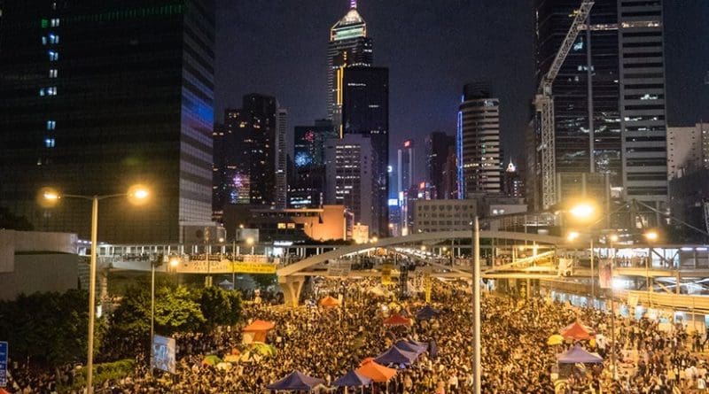 Hong Kong Umbrella Protest in October 2014. Photo by Pasu Au Yeung, Wikipedia Commons.