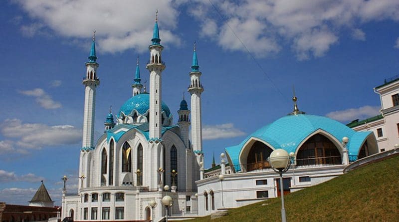 Qolşärif Mosque in Kazan, belonging to Hanafite version of Sunni Islam is one of the largest mosques in Russia. Photo by Gontzal86, Wikipedia Commons.