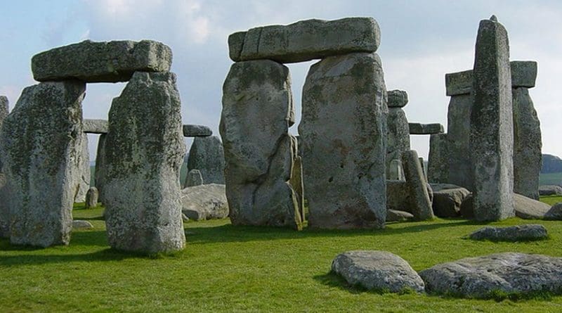 Stonehenge. Wikipedia Commons.
