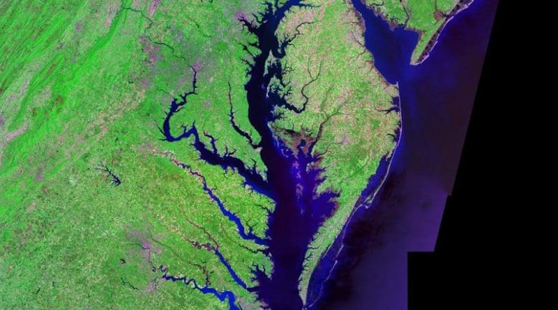 Satellite (Landsat) picture of Chesapeake Bay (center) and Delaware Bay (upper right) - and Atlantic coast of the central-eastern United States. Landsat photo, from circa 2000. Generated via from NASA data, Wikipedia Commons.