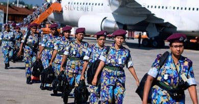 An all-female Formed Police Unit from Bangladesh, serving with the UN Stabilization Mission in Haiti, arrives in Port-au-Prince to assist with post-earthquake reconstruction. UN Photo/Marco Dormino