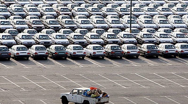 Cars for sale in Iran. Photo Credit: Radio Zamaneh.