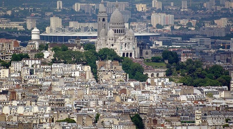 Stade de France visible from central Paris behind the Sacré-Cœur. Photo by Kirua, Wikipedia Commons.