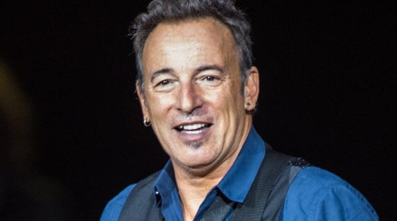 Bruce Springsteen. Photo by Bill Ebbesen, Wikipedia Commons.