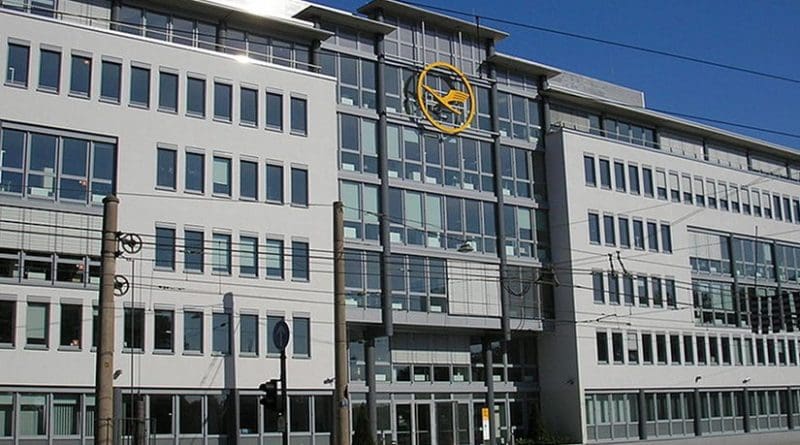 Lufthansa headquarters in Deutz, Cologne. Photo by G. Friedrich, Wikipedia Commons.