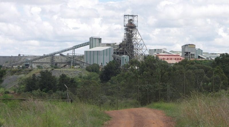 Premier Diamond Mine, Cullinan, Gauteng, South Africa. Photo by NJR ZA, Wikipedia Commons.