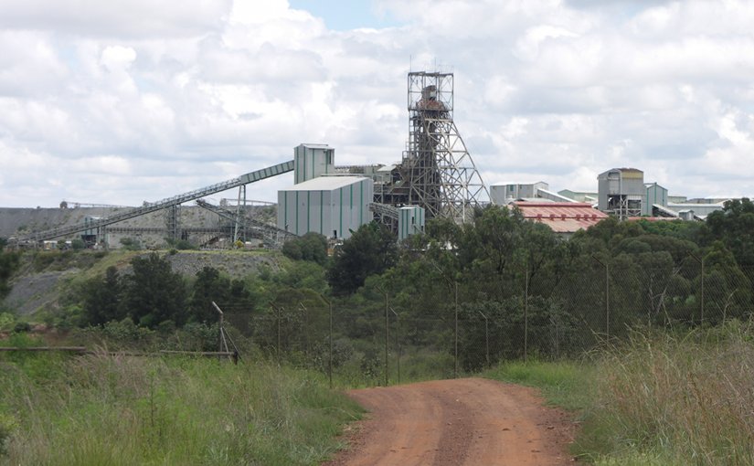 Premier Diamond Mine, Cullinan, Gauteng, South Africa. Photo by NJR ZA, Wikipedia Commons.