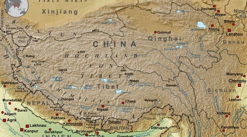 The Qinghai-Tibetan Plateau lies between the Himalayan range to the south and the Kunlun Range to the north. Map by Lencer, Wikipedia Commons.