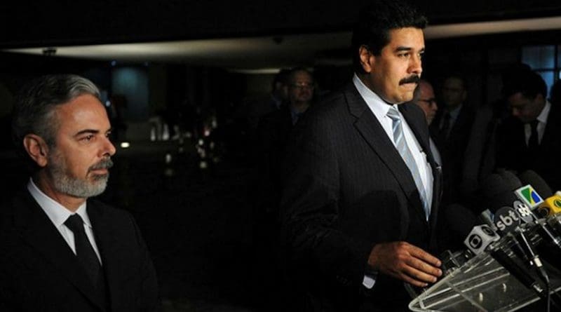 Venezuela's Nicolas Maduro (right) addresses the press, accompanied by Brazilian chancelor Antonio Patriota. Photo Credit: Agência Brasil