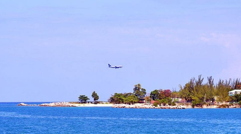 A US Airways aircraft landing at Montego Bay (2013). Photo by WPPilot, Wikimedia Commons.