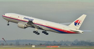 Malaysia's MH370 in 2011 photo by Laurent ERRERA, Wikipedia Commons.