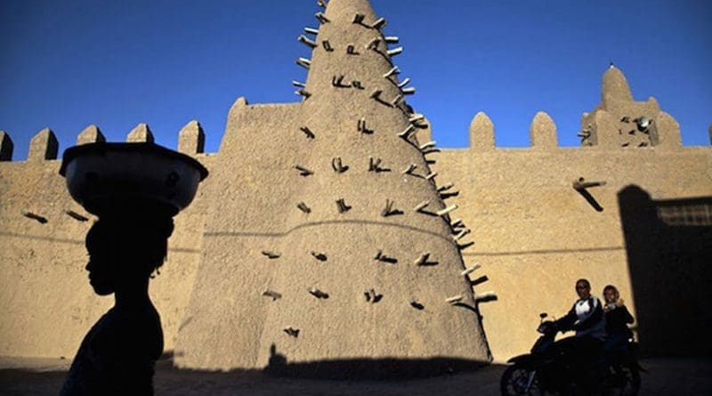 Djingareyber Mosque, one of the historical architectural structures along with sixteen mausoleums and holy public places which together earned Timbuktu the designation of World Heritage Site by the UN Educational, Scientific and Cultural Organization (UNESCO). UN Photo/Marco Dorm