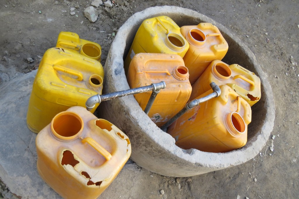 Containers at a well. Photo by Dr. Hakim.