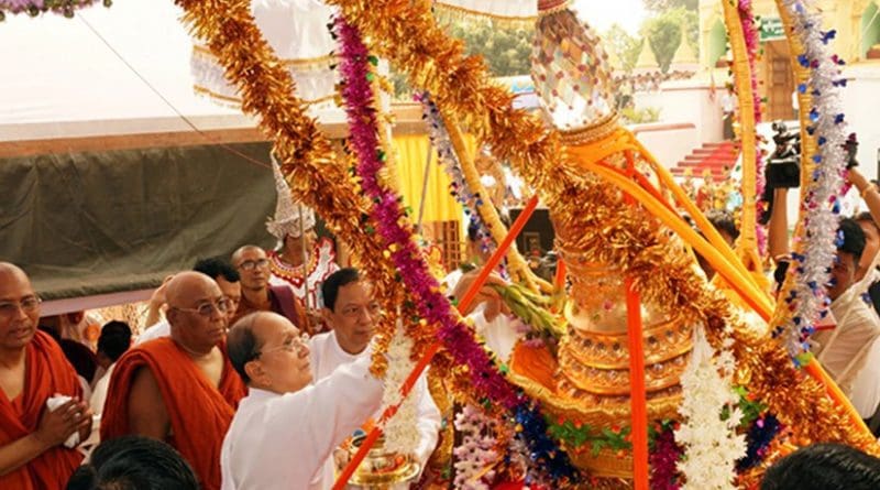 A sacred diamond bud (Seinphudaw) and a sacred bird’s perch vane (Hngetmyatnadaw) were hoisted atop a famous pagoda in Sagaing Region on Wednesday with a ceremony attended by Burma's President U Thein Sein. Photo Credit> Burma/Myanmar government.