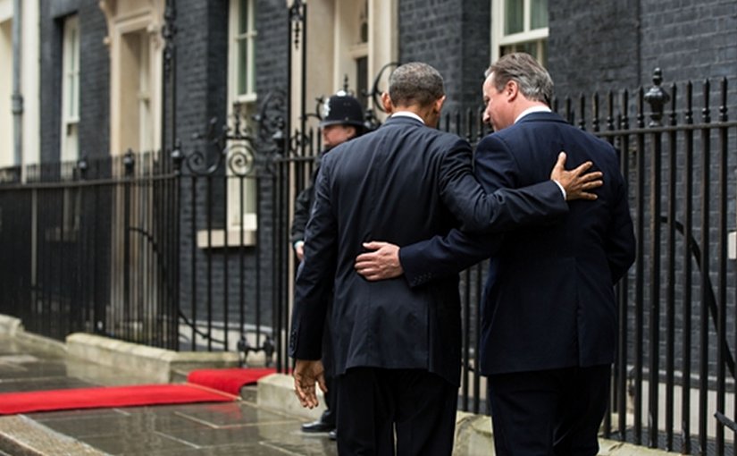 British Prime Minister David Cameron welcomes President Barack Obama to 10 Downing Street in London, April 22, 2016. (Official White House Photo by Pete Souza)